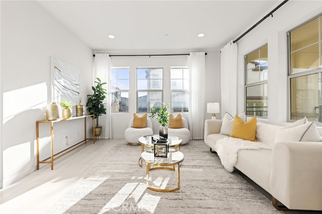 Detail Gallery Image 4 of 39 For 200 Winterbrook, Lake Forest,  CA 92610 - 2 Beds | 2/1 Baths