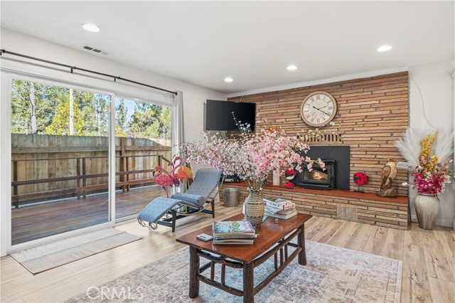 Detail Gallery Image 25 of 59 For 195 Knoll, Big Bear Lake,  CA 92315 - 5 Beds | 4 Baths