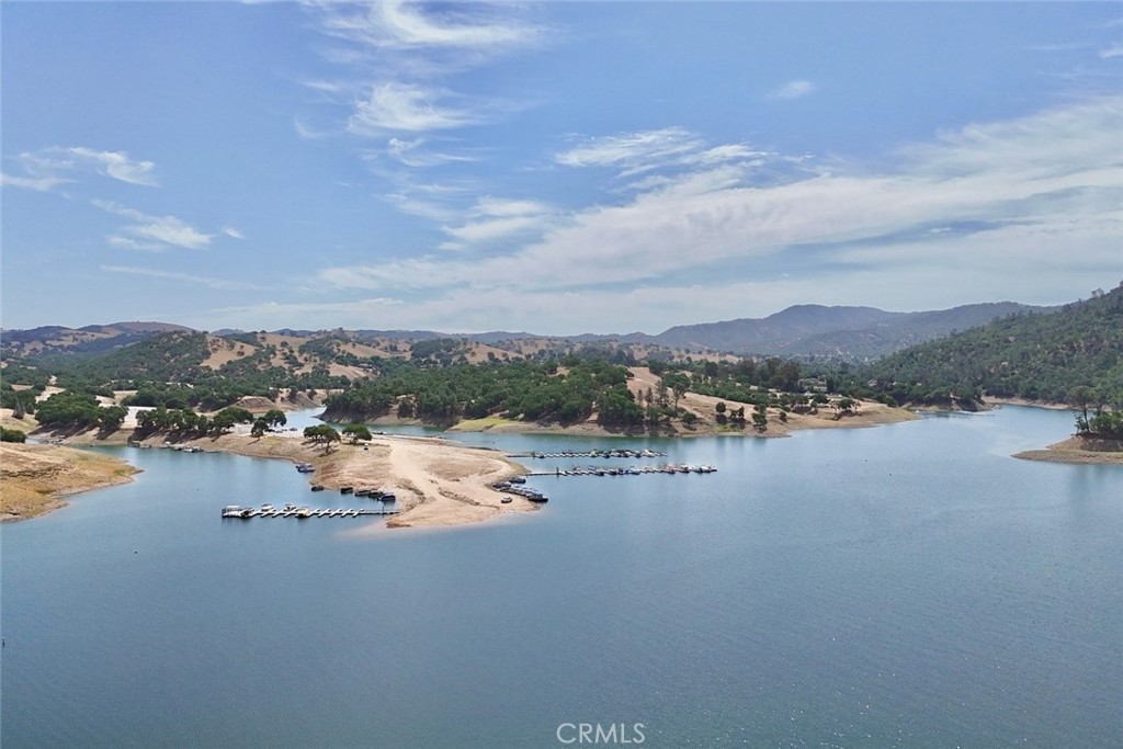 https://media.crmls.org/medias/33006e8a-38f8-4eed-95b7-3fc520af893b.jpg?preset=X-Large