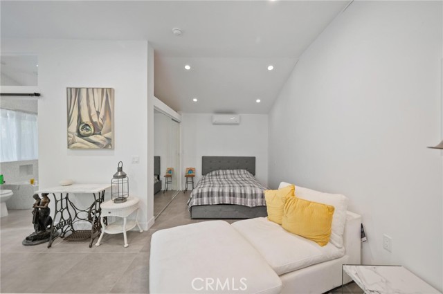 20955 De Mina Street, Woodland Hills CA: https://media.crmls.org/medias/33007286-ebef-437f-84ad-d8bab4f73084.jpg