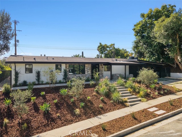 Detail Gallery Image 2 of 61 For 23732 Ladrillo St, Woodland Hills,  CA 91367 - 4 Beds | 4/1 Baths