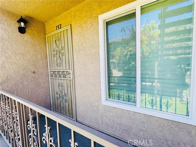 5484 Dobbs Street, Los Angeles CA: https://media.crmls.org/medias/33012484-40be-446b-a4f6-c3e0ea0b2518.jpg