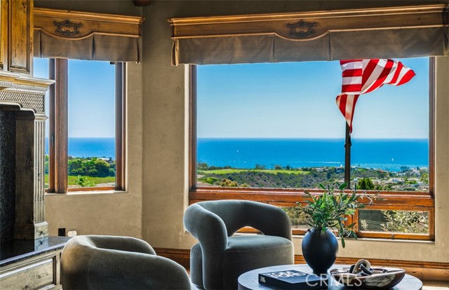 25 San Mateo Way, Corona del Mar CA: https://media.crmls.org/medias/3301494d-d506-466b-93df-12604b5d2f7b.jpg