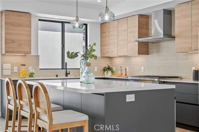 1003 S Prospect Ave, Redondo Beach CA: https://media.crmls.org/medias/3301a656-130b-49f4-91a1-8b2b6608f0e6.jpg