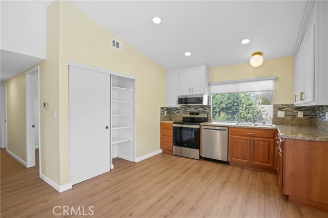9451 Harcourt Circle, Huntington Beach CA: https://media.crmls.org/medias/3301ac2c-7eca-4d89-a14c-f71d7f3fe9e7.jpg
