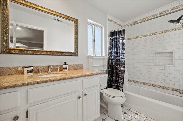 28642 Apricot Place, Saugus CA: https://media.crmls.org/medias/3301f997-3d4b-4572-8788-578702fc8870.jpg