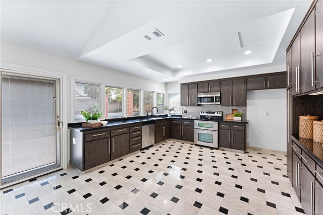 Detail Gallery Image 17 of 48 For 17862 Portsmouth Cir, Villa Park,  CA 92861 - 5 Beds | 3 Baths