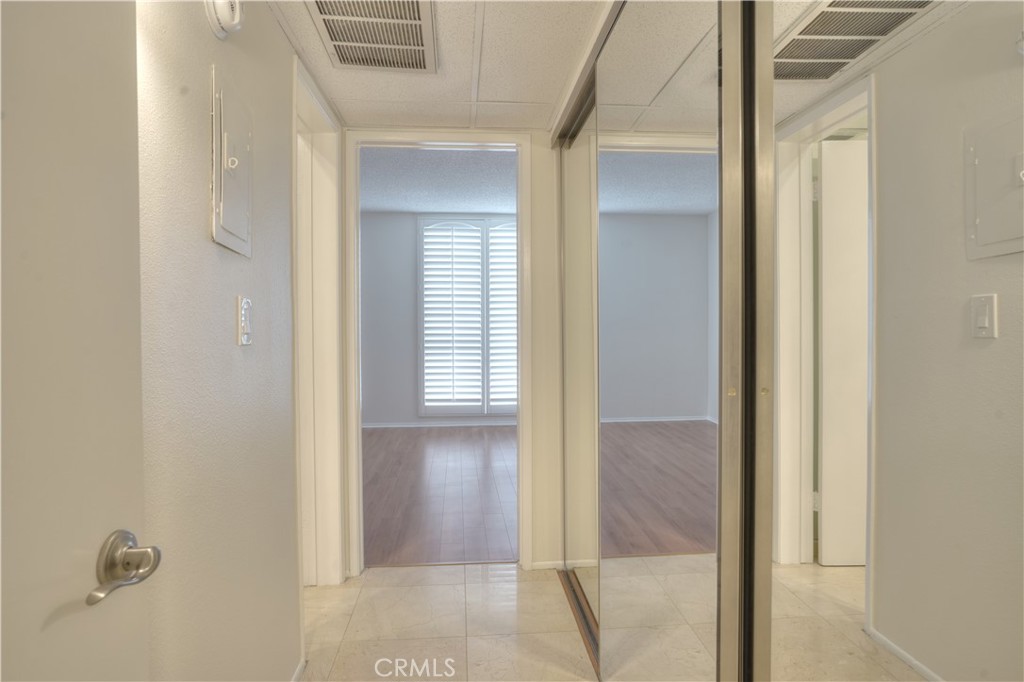 https://media.crmls.org/medias/33021da6-7cb1-4497-981c-23020fd81588.jpg?preset=X-Large