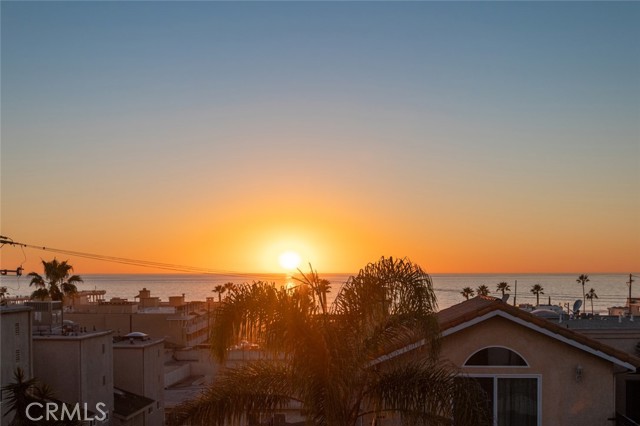 1424 Manhattan Avenue, Hermosa Beach, California 90254, 2 Bedrooms Bedrooms, ,2 BathroomsBathrooms,Residential,Sold,Manhattan,SB22026668