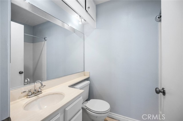 Detail Gallery Image 13 of 19 For 7025 Glade Ave #11,  Canoga Park,  CA 91303 - 2 Beds | 2 Baths