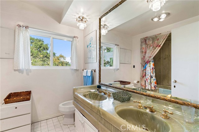 Detail Gallery Image 19 of 42 For 11944 Briarvale, Studio City,  CA 91604 - 5 Beds | 4 Baths