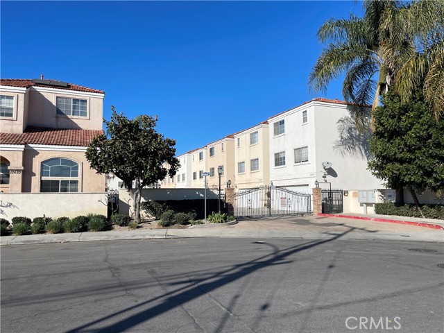 11395 Sherwood Drive, Garden Grove CA: https://media.crmls.org/medias/3302a63c-3c16-4111-bf4c-e9917b79fd2f.jpg