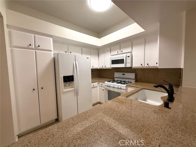 5151 Balboa Boulevard, Encino CA: https://media.crmls.org/medias/3303e4c7-ac14-401c-ab5e-edddf2ff256b.jpg
