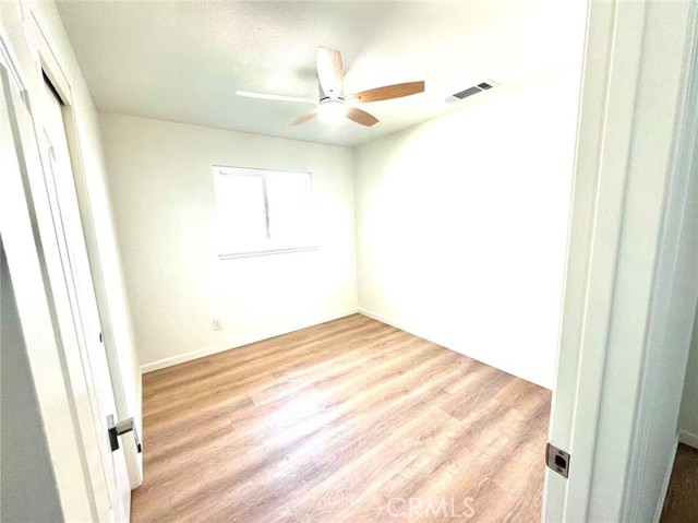 Detail Gallery Image 4 of 14 For 2002 N Woodridge, Hanford,  CA 93230 - 3 Beds | 1 Baths