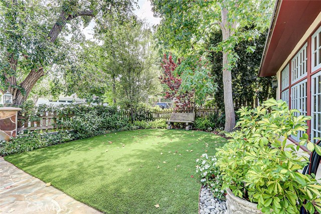 2917 N Poinsettia Avenue, Manhattan Beach CA: https://media.crmls.org/medias/330505ec-cb6e-40d4-9625-f71a460ef708.jpg