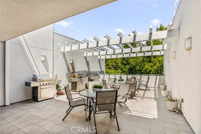 Detail Gallery Image 35 of 42 For 4240 Laurel Canyon Bld #208,  Studio City,  CA 91604 - 3 Beds | 3/1 Baths