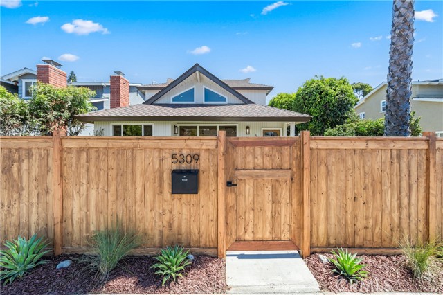 5309 E Appian Way, Long Beach CA: https://media.crmls.org/medias/3305f519-e24d-4393-b897-1778967a98b7.jpg