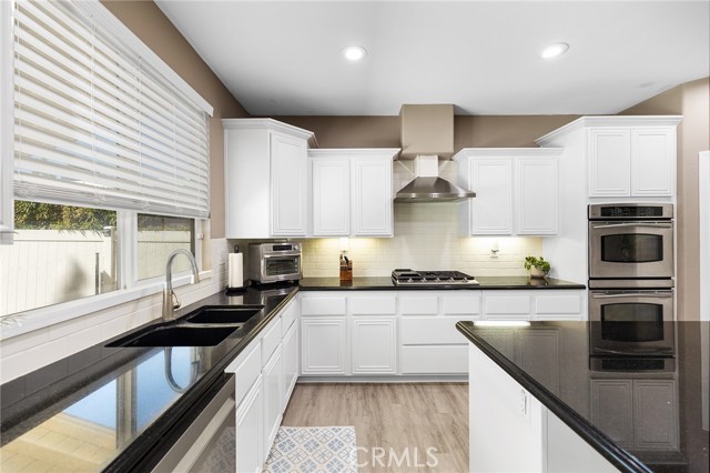 Detail Gallery Image 14 of 62 For 33713 Pebble Brook Cir, Temecula,  CA 92592 - 4 Beds | 3 Baths