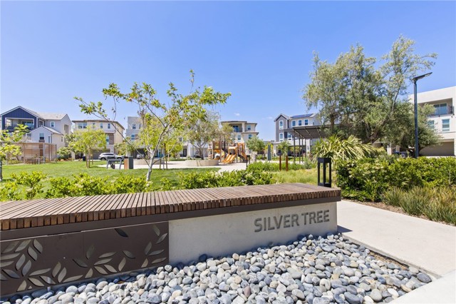180 Paddlewheel, Lake Forest CA: https://media.crmls.org/medias/33087e9a-8a85-4f06-9d13-7c6712b4195e.jpg