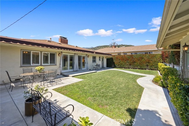 160 Mauna Loa Drive, Monrovia CA: https://media.crmls.org/medias/330973b7-48c3-4eb5-922c-1eebf747cae5.jpg