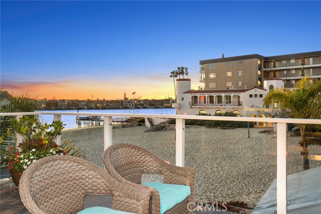 2616 Cove Street, Corona del Mar CA: https://media.crmls.org/medias/330974c9-a6bd-4ab3-ba5c-79eec7909b96.jpg