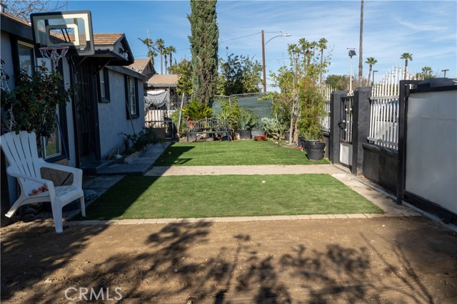 Detail Gallery Image 3 of 26 For 3895 Twining, Jurupa Valley,  CA 92509 - 3 Beds | 1 Baths