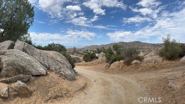 24260 Minton Road, Homeland CA: https://media.crmls.org/medias/3309d07d-4449-4cae-aa56-f2c587d74fb4.jpg