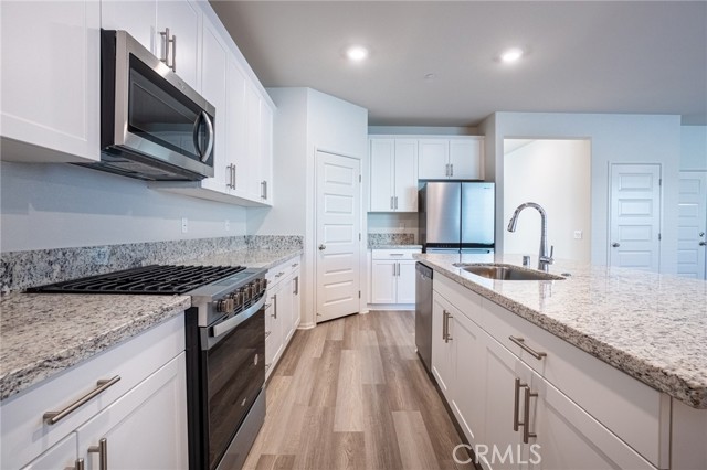 Detail Gallery Image 10 of 22 For 19508 Hanging Rock Rd., Lake Elsinore,  CA 92532 - 3 Beds | 3 Baths