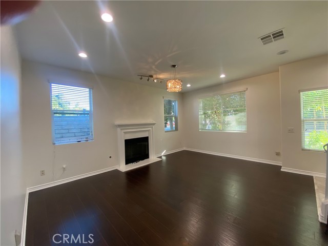 Detail Gallery Image 2 of 30 For 19303 Cohasset St, Reseda,  CA 91335 - 4 Beds | 3 Baths