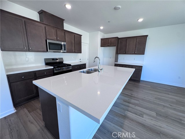 Detail Gallery Image 3 of 18 For 33313 Riverside, Lake Elsinore,  CA 92530 - 4 Beds | 3 Baths