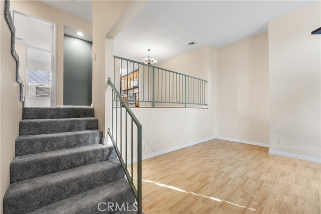 Detail Gallery Image 4 of 52 For 21054 Parthenia #11,  Canoga Park,  CA 91304 - 3 Beds | 3 Baths