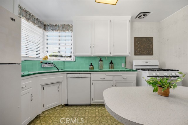Detail Gallery Image 7 of 21 For 9434 Burke St, Pico Rivera,  CA 90660 - 4 Beds | 2 Baths