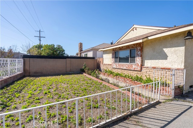 10817 Cantara St, Sun Valley, CA 91352