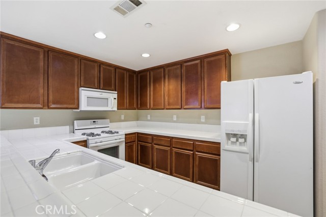 Detail Gallery Image 12 of 25 For 25868 Iris Ave #B,  Moreno Valley,  CA 92551 - 2 Beds | 2/1 Baths