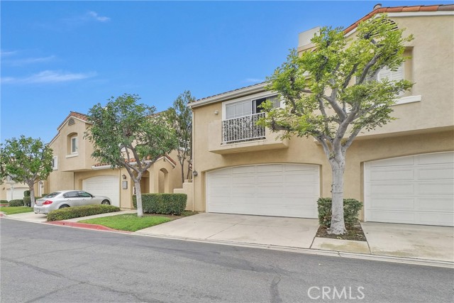 Detail Gallery Image 3 of 32 For 2422 Paseo Circulo, Tustin,  CA 92782 - 2 Beds | 2/1 Baths