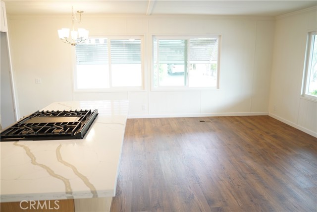 9391 California Ave, Riverside CA: https://media.crmls.org/medias/330f95e0-17eb-42bf-a466-a190a8a2601a.jpg