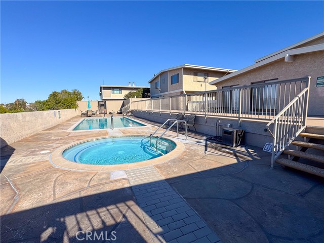 Detail Gallery Image 28 of 35 For 511 Meyer Lane #8,  Redondo Beach,  CA 90278 - 2 Beds | 1/1 Baths