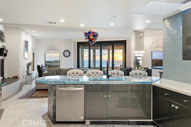 Detail Gallery Image 15 of 59 For 2090 Sherwood, Cambria,  CA 93428 - 4 Beds | 4/1 Baths