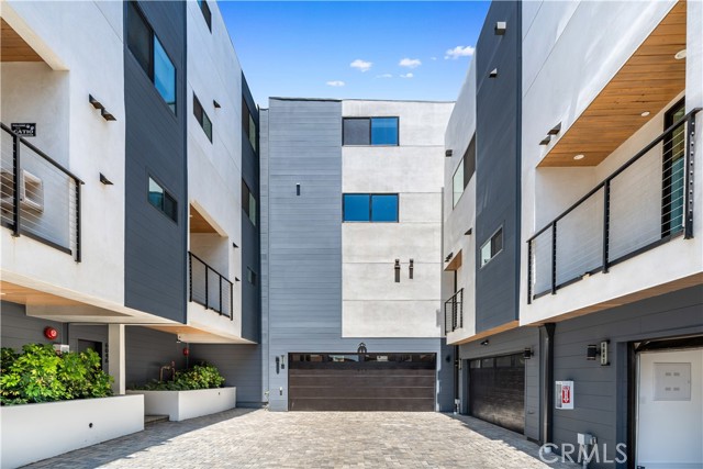 Detail Gallery Image 3 of 50 For 6050 E Burwood Ave, Los Angeles,  CA 90042 - 4 Beds | 4/1 Baths