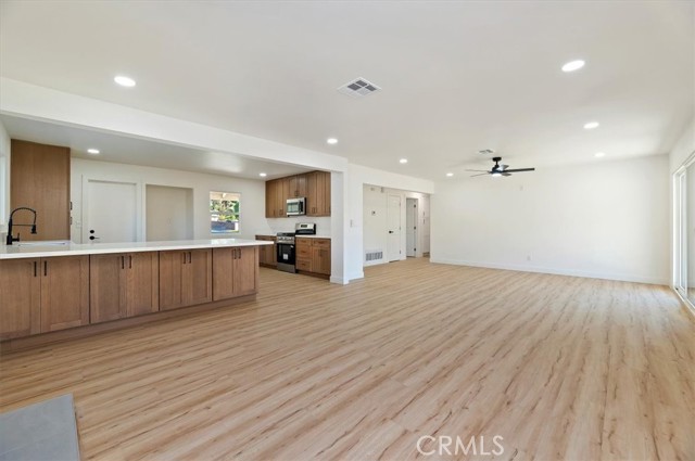 Detail Gallery Image 17 of 37 For 7695 Lakeside Dr, Jurupa Valley,  CA 92509 - 3 Beds | 2 Baths