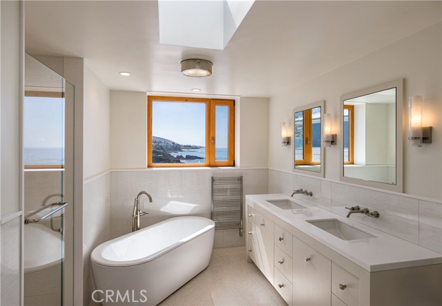 1901 Ocean Way, Laguna Beach CA: https://media.crmls.org/medias/3312c4ce-8b58-4dc6-b516-9d1f0c48fdf6.jpg