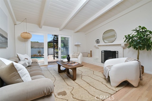12614 Morrison Street, Valley Village CA: https://media.crmls.org/medias/3312cec3-ede0-4998-a4d5-04de84fb8d64.jpg
