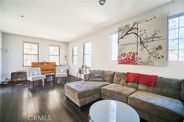 Detail Gallery Image 5 of 39 For 303 Market Ct, Fullerton,  CA 92832 - 3 Beds | 3 Baths