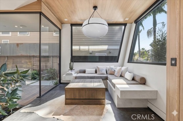 Detail Gallery Image 10 of 62 For 750 California Ave, Venice,  CA 90291 - 4 Beds | 4 Baths