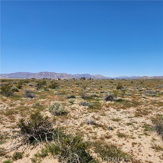 Detail Gallery Image 3 of 7 For 45215138 Near Fairlane, Lucerne Valley,  CA 92356 - – Beds | – Baths