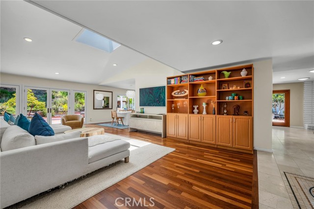 Detail Gallery Image 4 of 34 For 4 Bridlewood Cir, Rolling Hills Estates,  CA 90274 - 3 Beds | 2/1 Baths