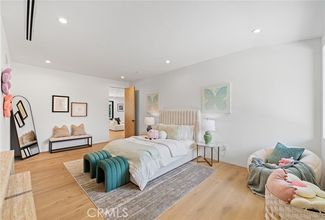 19750 Wells Drive, Woodland Hills CA: https://media.crmls.org/medias/331573db-7dbd-4aae-bd01-f757561c5185.jpg