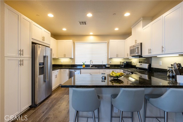 Detail Gallery Image 6 of 28 For 5786 Acacia Ln, Lakewood,  CA 90712 - 3 Beds | 2/2 Baths