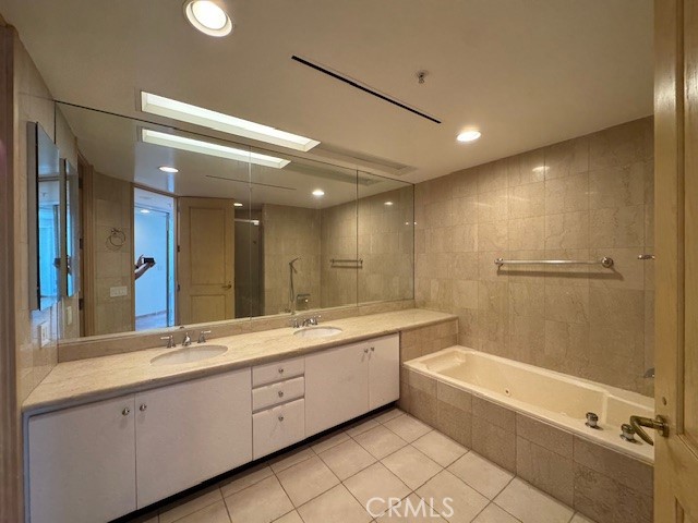10490 Wilshire Boulevard, Los Angeles CA: https://media.crmls.org/medias/3316a289-b429-4a5c-998a-f298663715f4.jpg