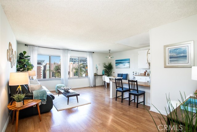 250 Linden Avenue, Long Beach CA: https://media.crmls.org/medias/33181cd6-1aaa-477f-b777-da1760dbe99f.jpg
